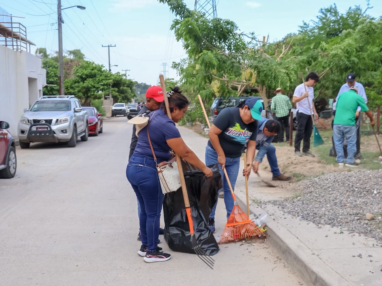 Imagen 5 de Gobierno Municipal Realiza con Éxito Campaña de Limpieza y Descacharrización en El Veladero.