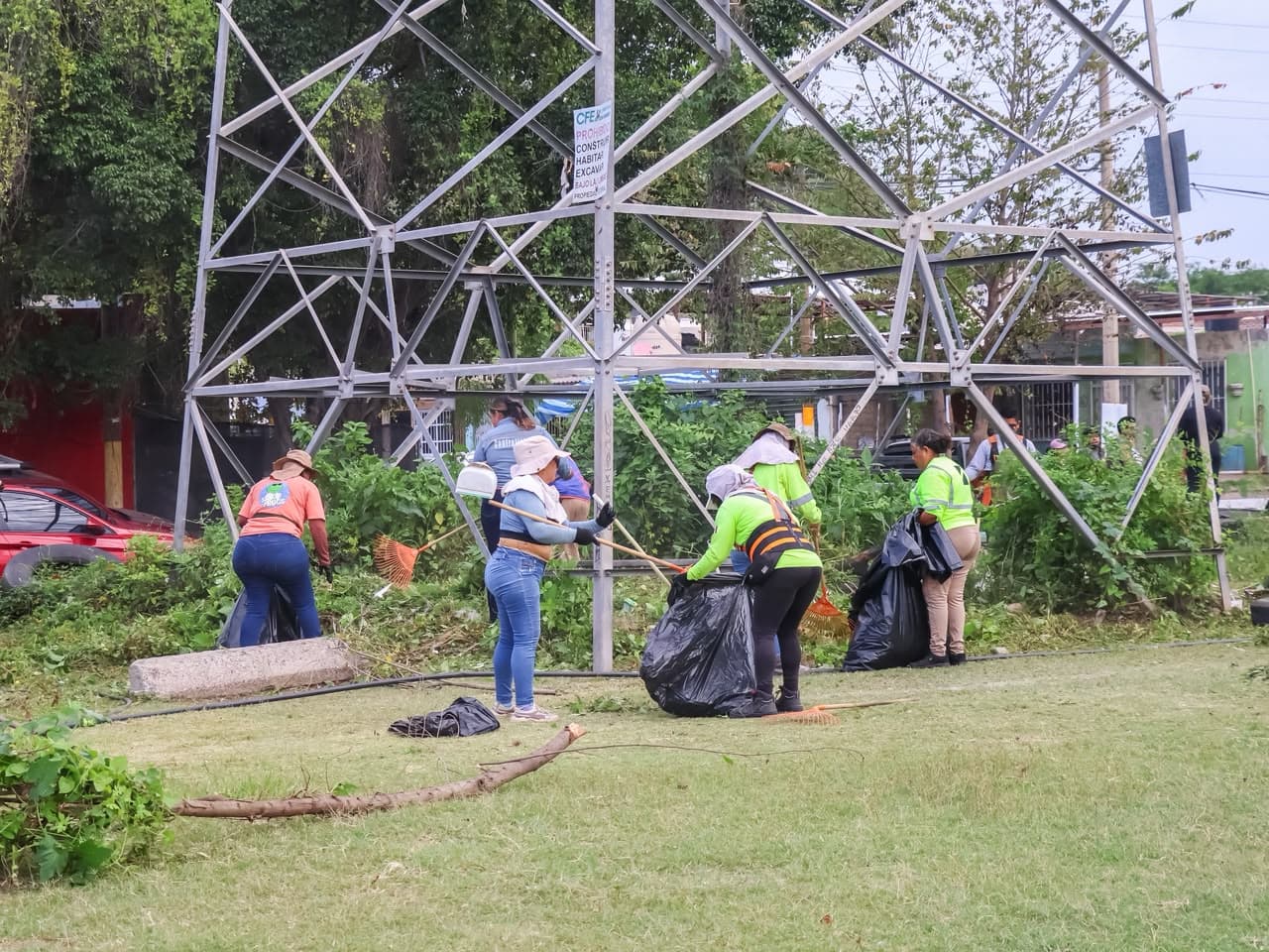Imagen 7 de Gobierno Municipal Realiza con Éxito Campaña de Limpieza y Descacharrización en El Veladero.