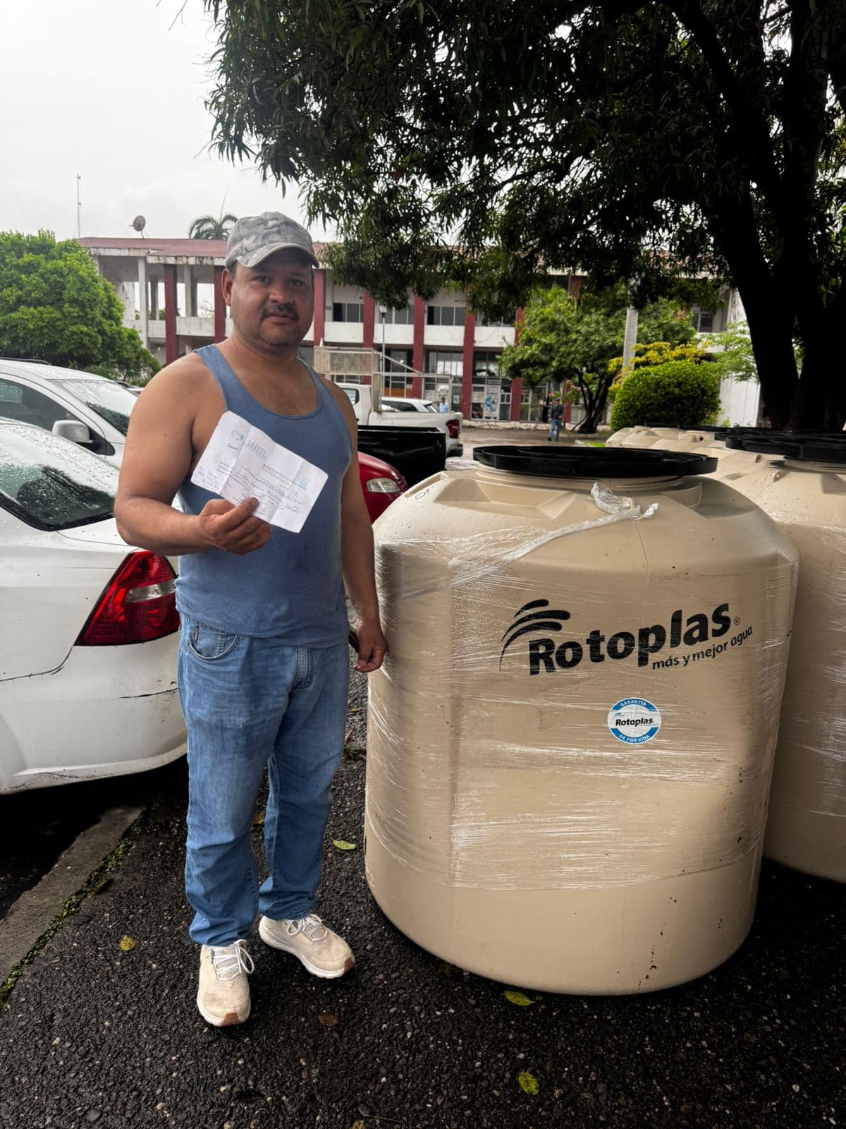 Imagen 1 de Gobierno Municipal Entrega Tinacos Subsidiados en Beneficio de las Familias Lazarocardenenses.