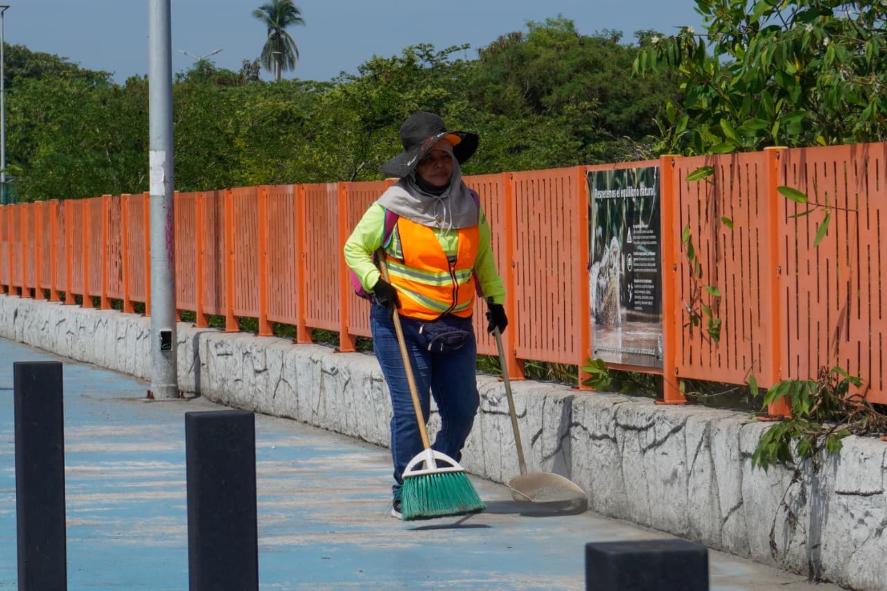 Imagen 5 de Gobierno Municipal Realiza Limpieza en el Nuevo Acceso al Bulevar Costero.