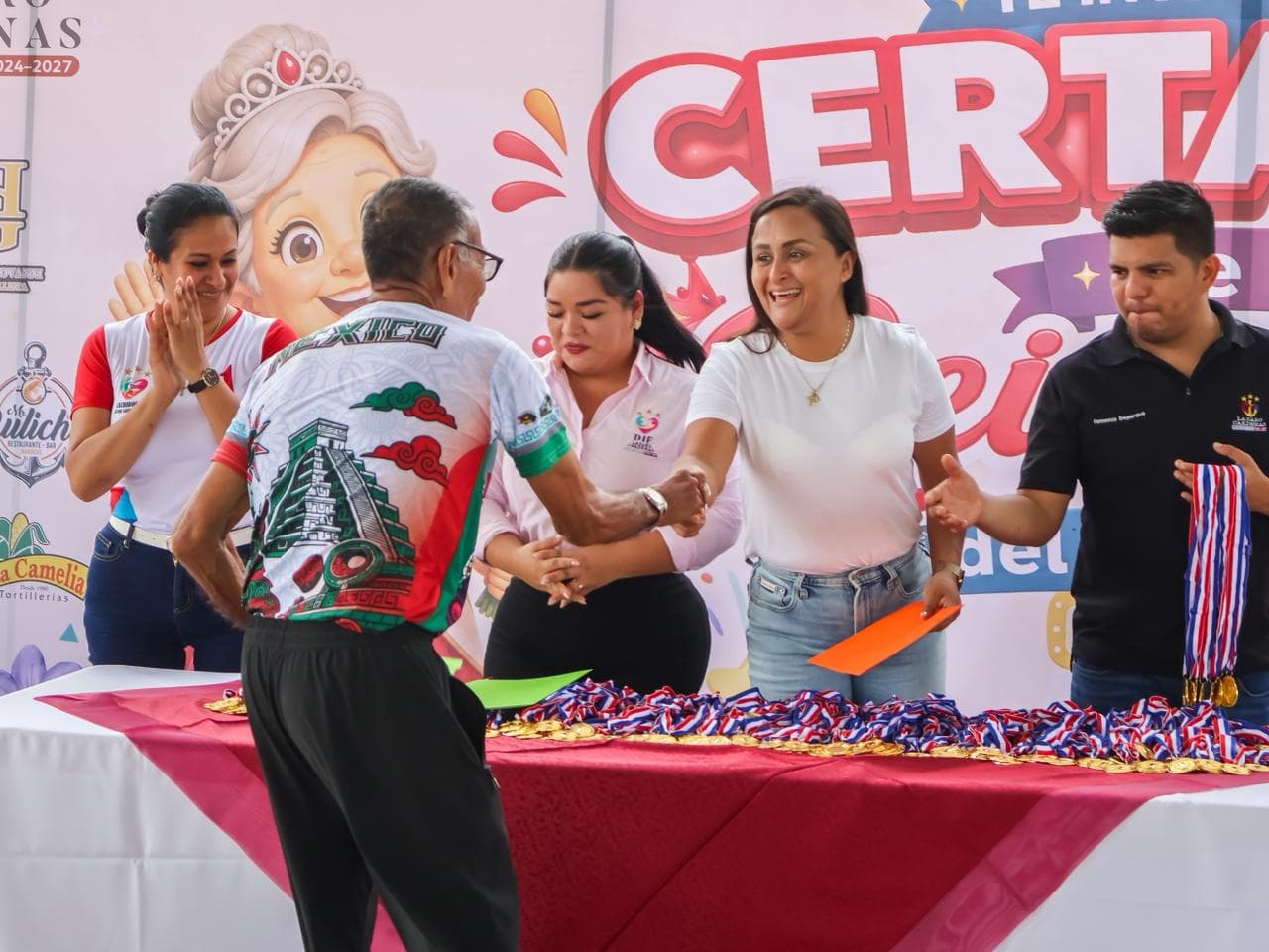 Imagen 10 de DIF Municipal Promueve Torneo Amistoso de Cachibol para Adultos Mayores.