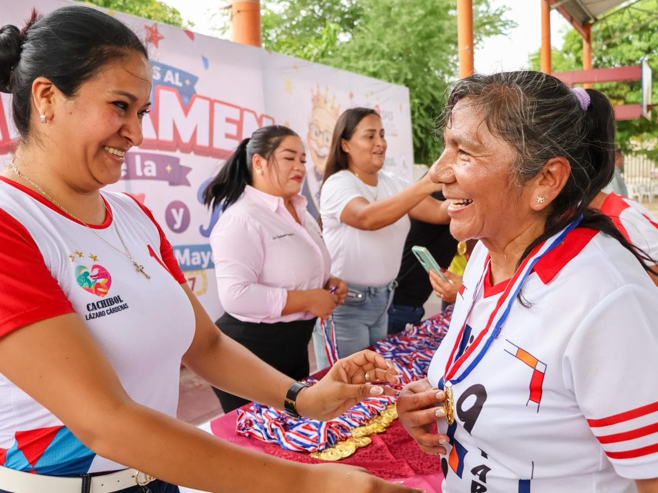 Imagen 12 de DIF Municipal Promueve Torneo Amistoso de Cachibol para Adultos Mayores.
