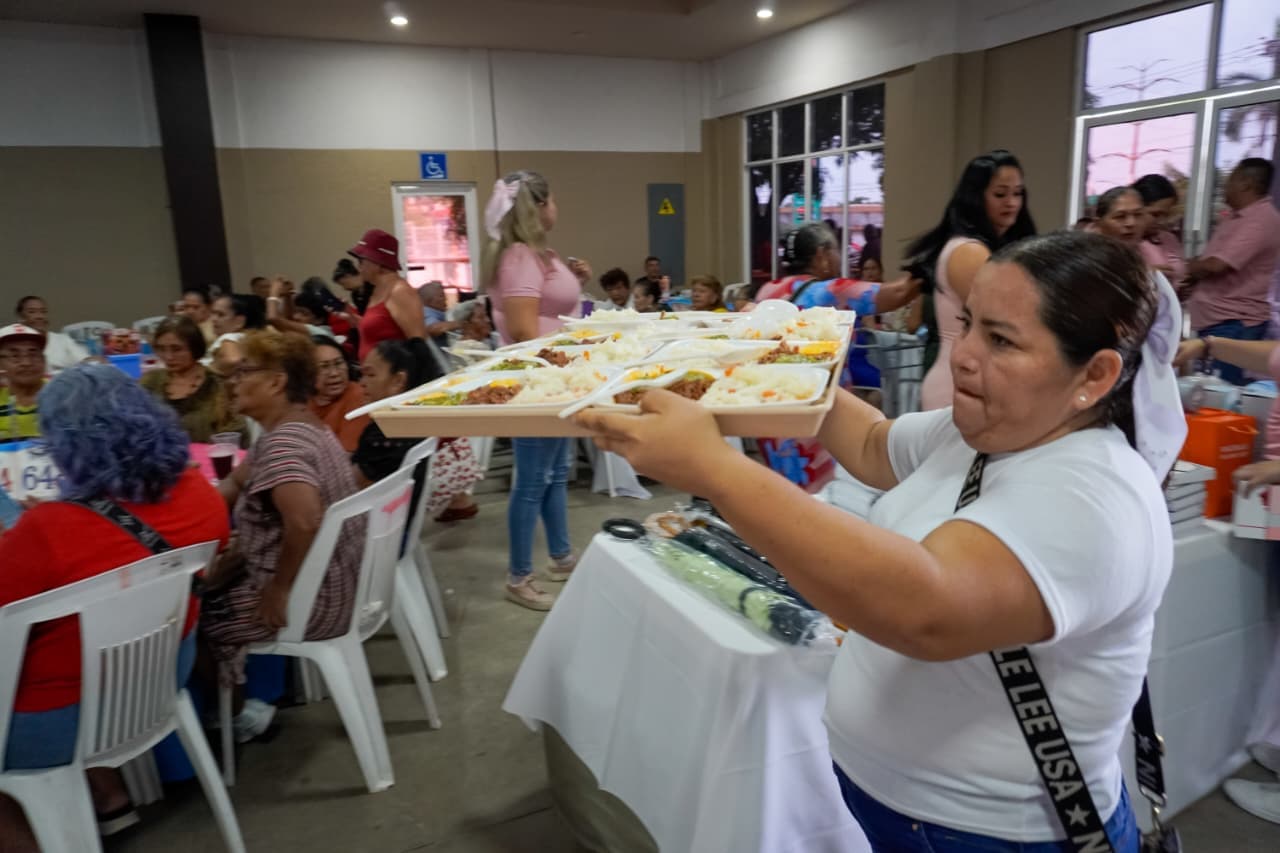 Imagen 10 de ¡Con Magno Festejo, DIF Municipal Celebra a Adultos Mayores!